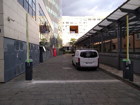 Parkiralište s automatskim rampama za poslovni objekt